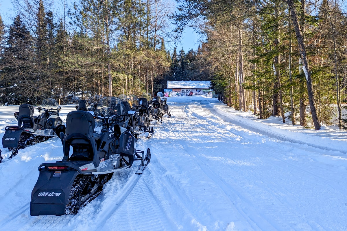 Activité motoneige dans le Massif des Laurentides