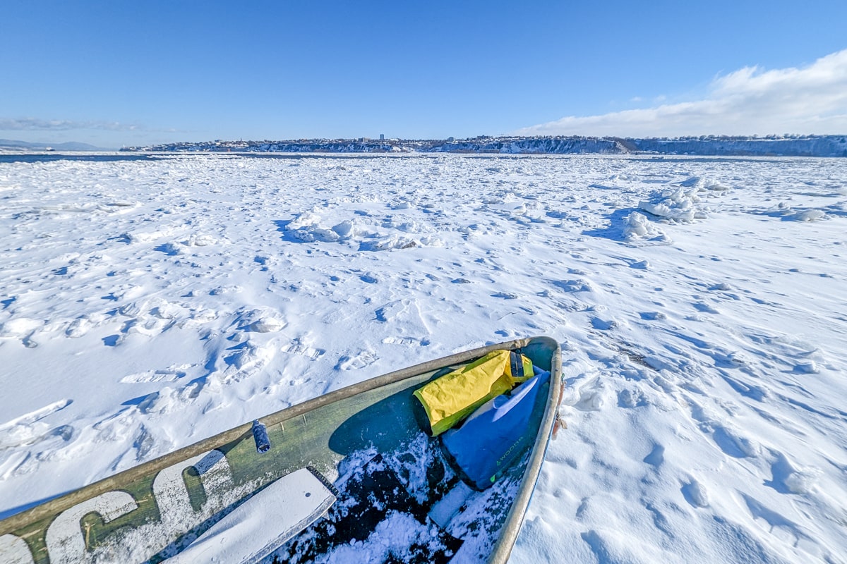 Canot à Glace au Quebec en hiver