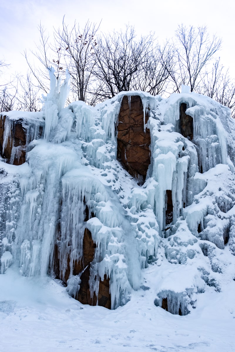 Cascades de glace au Canada en hiver