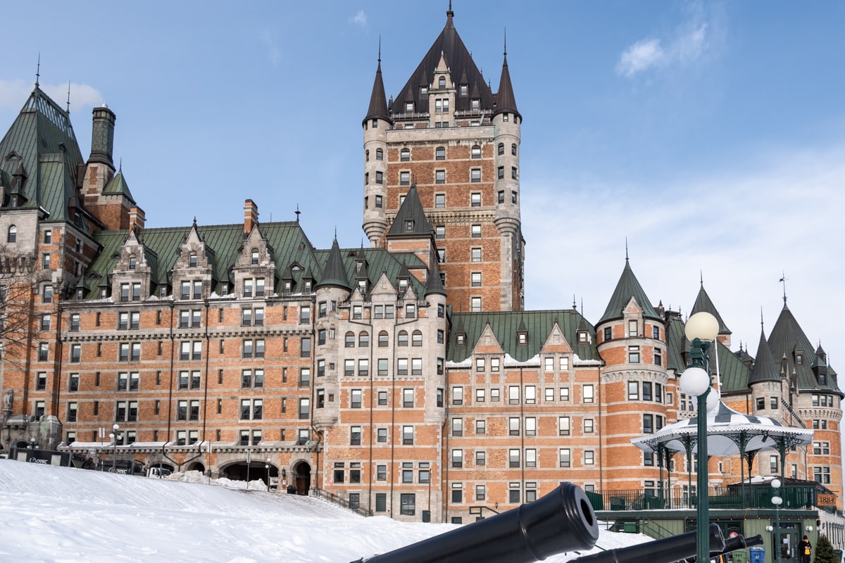 Les canons devant le Château Frontenac au Québec