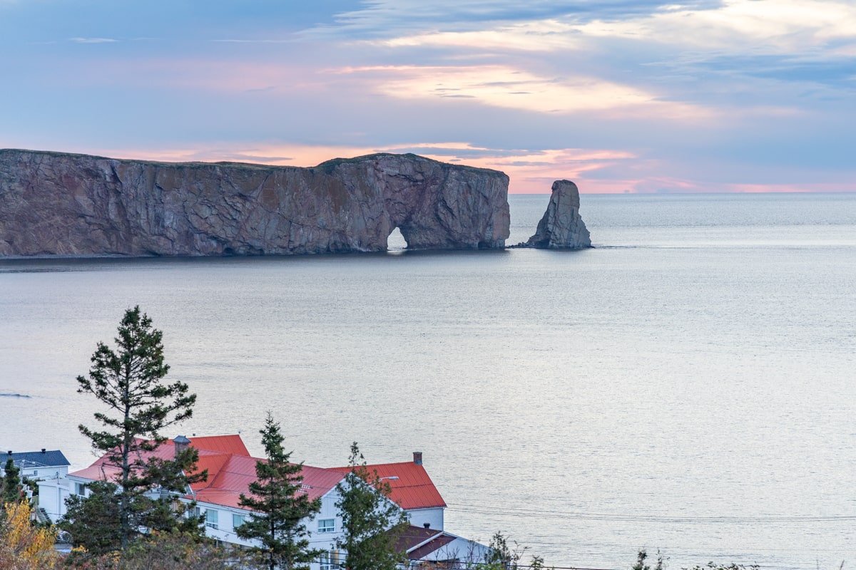 Vue sur le rocher percé en Gaspésie