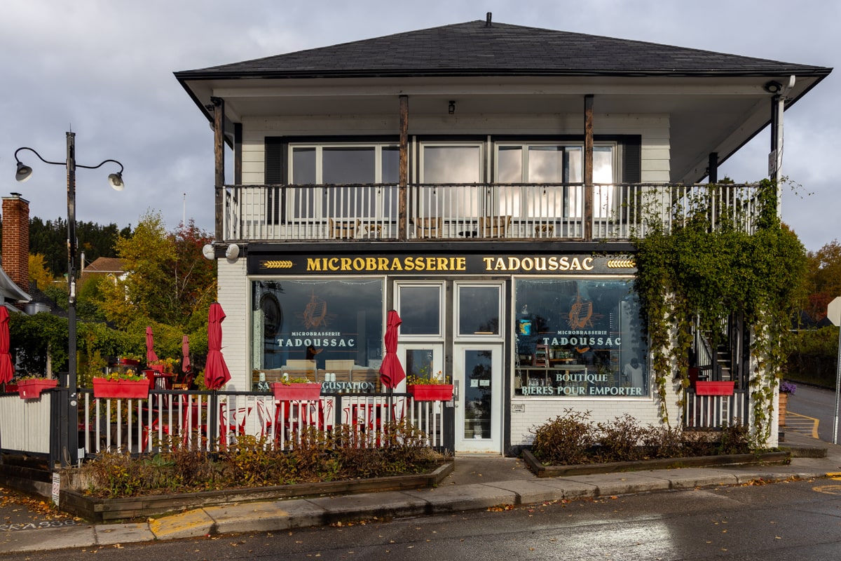 Dégustation de bières locales dans la Microbrasserie à Tadoussac