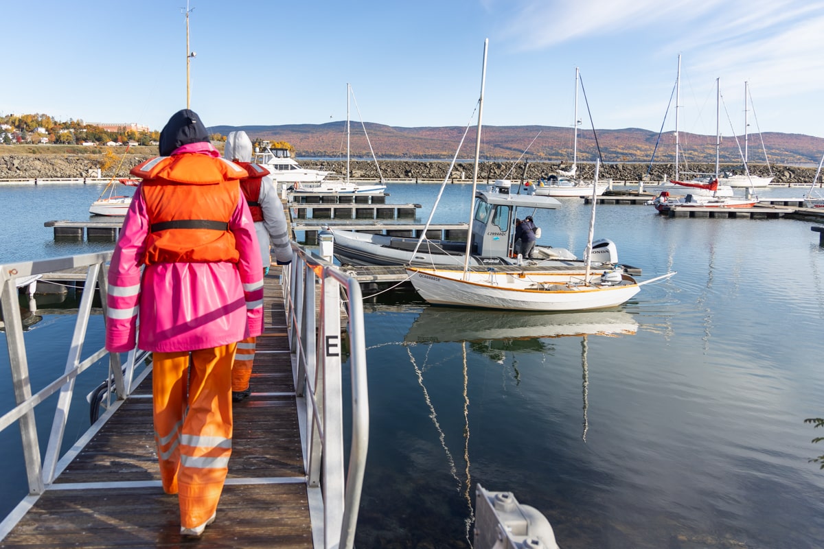 Embarquement dans le zodiac pour l'excursion en mer