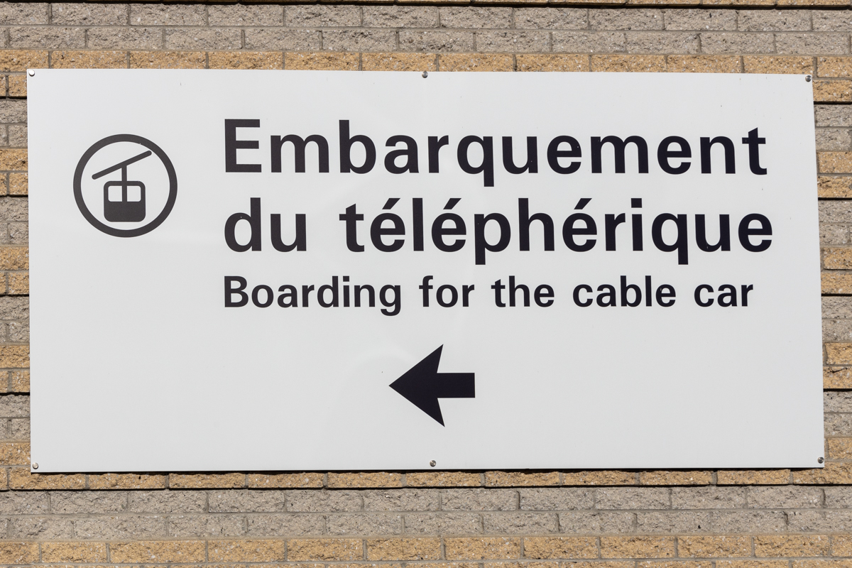 Panneau embarquement téléphérique