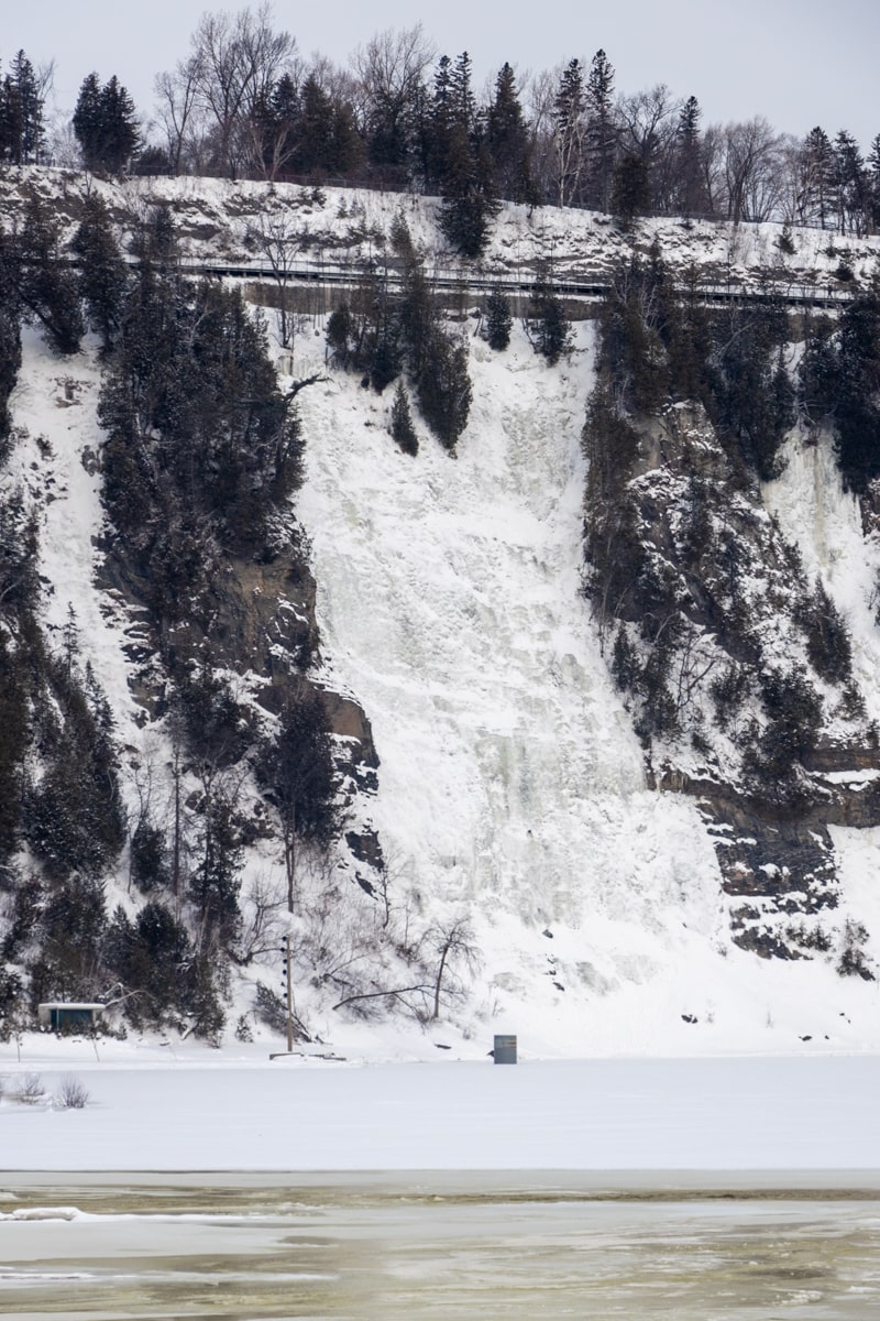 Escalade sur glace en hiver au parc Montmorency