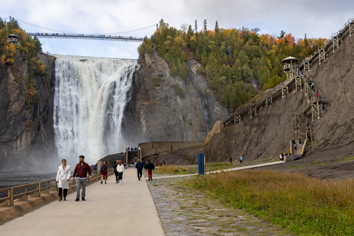 Vue sur l'escalier panoramique et les chutes