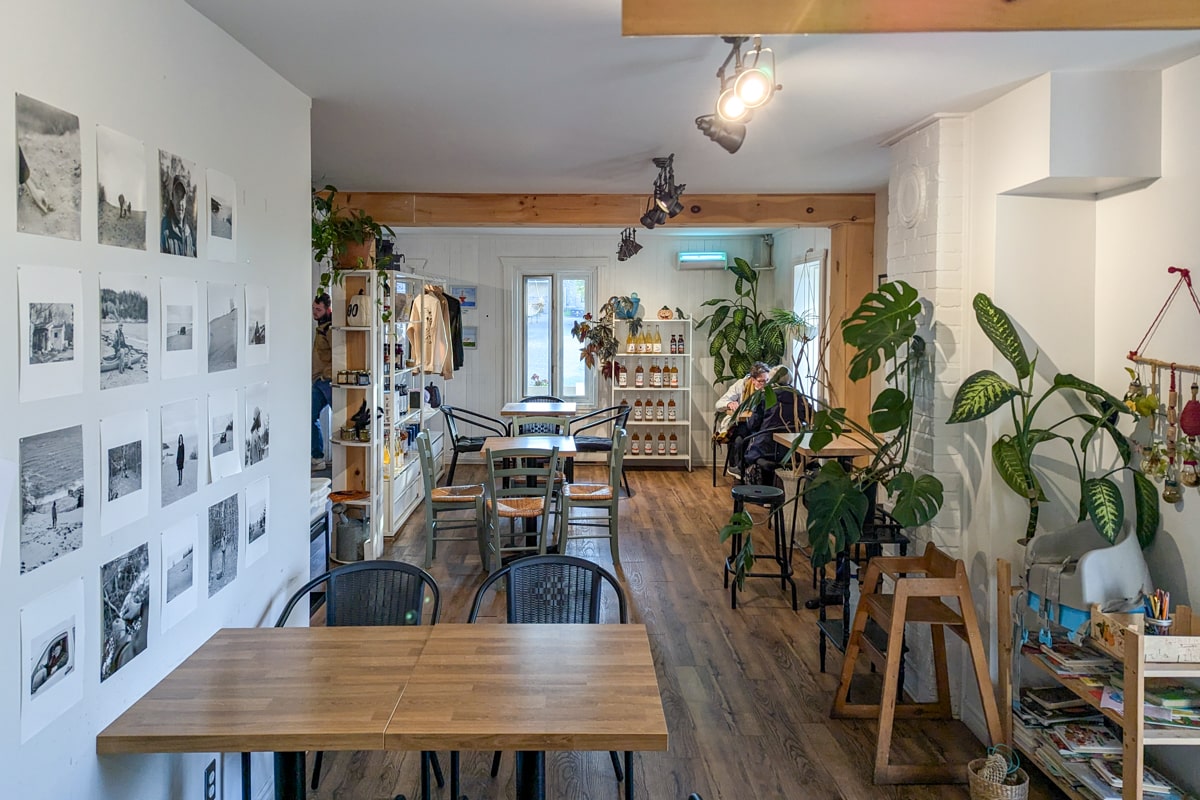 Intérieur du café l'Abri-Côtier