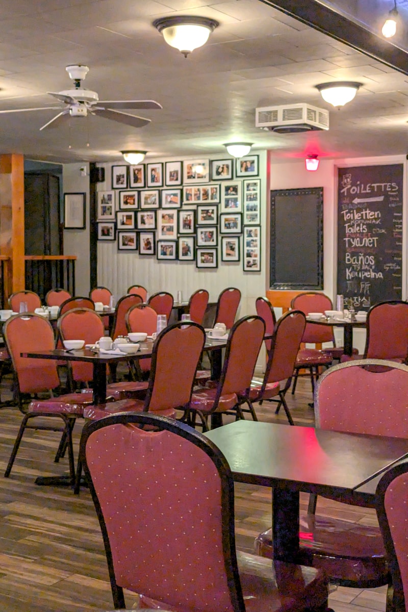 Intérieur du restaurant Le Bateau à Tadoussac