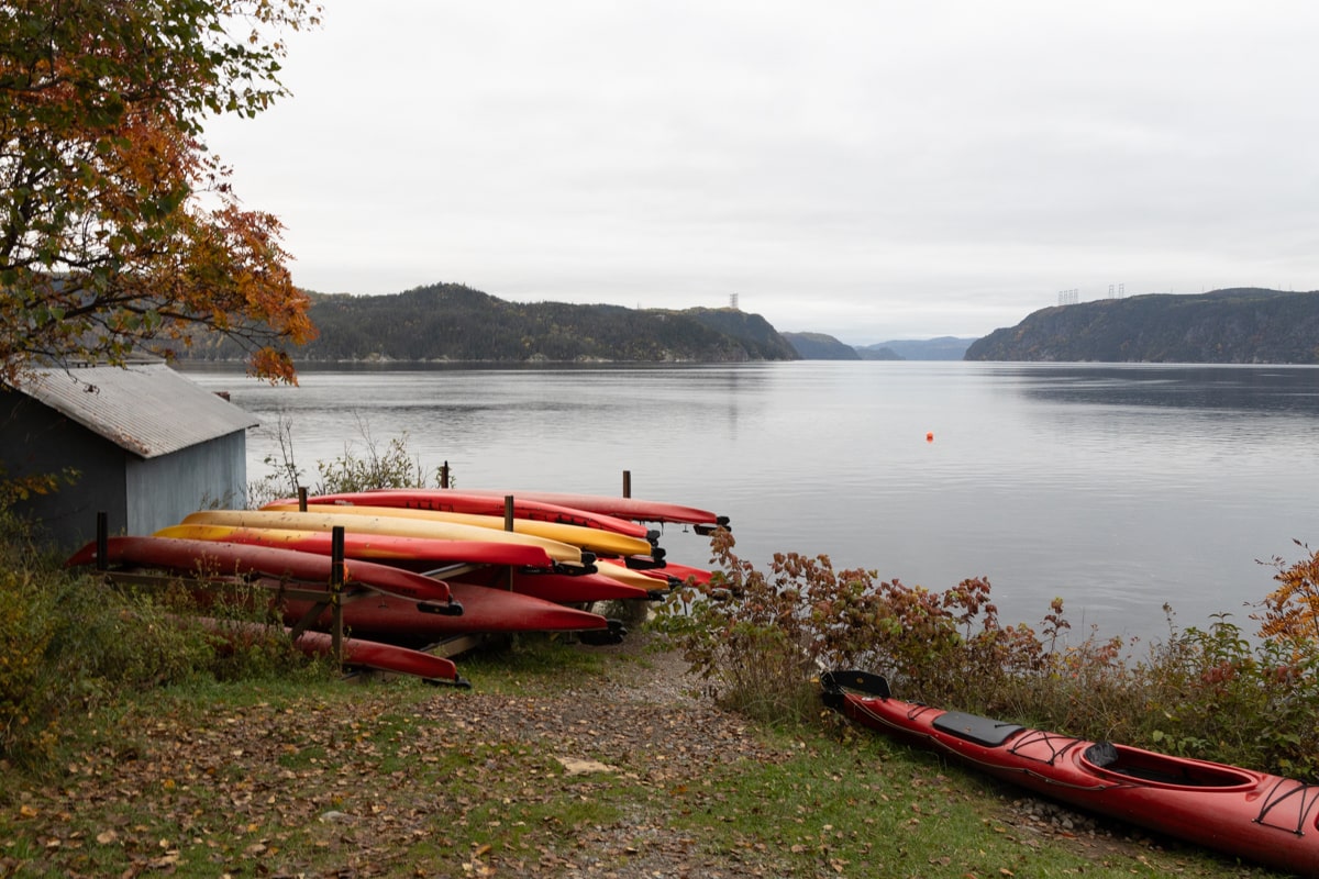 Base nautique pour faire du kayak dans le fjord du saguenay