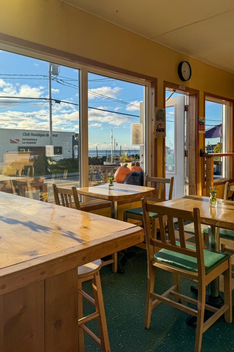 La boulangerie en face du club nautique de Percé