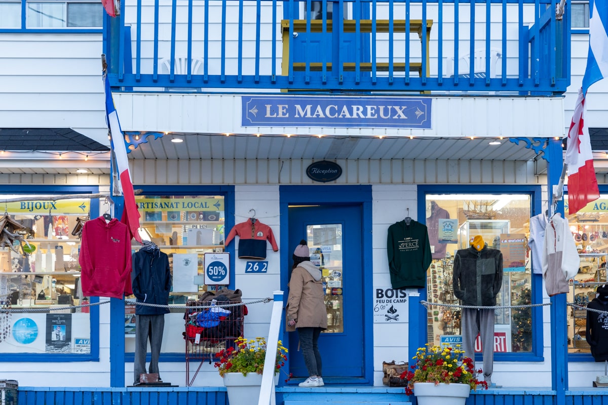 Boutique de souvenirs dans le centre-ville de Percé
