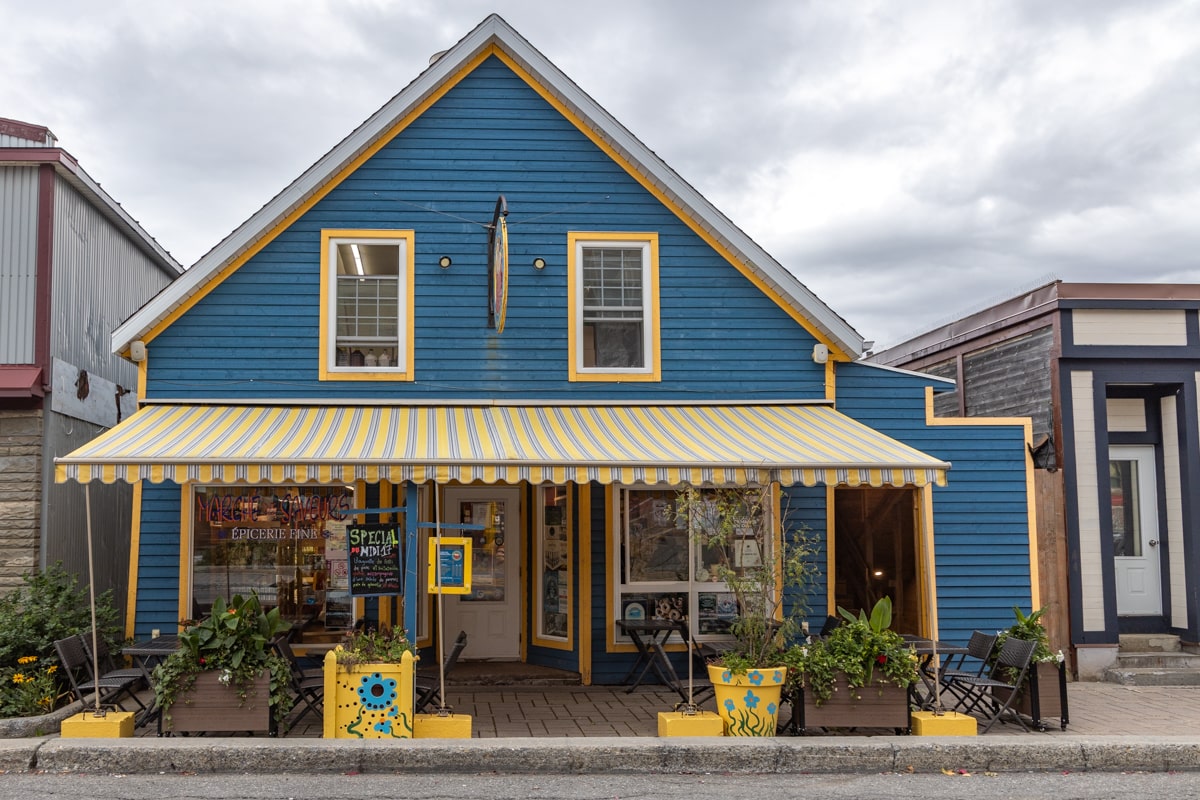 Façade d'une épicerie à Gaspé