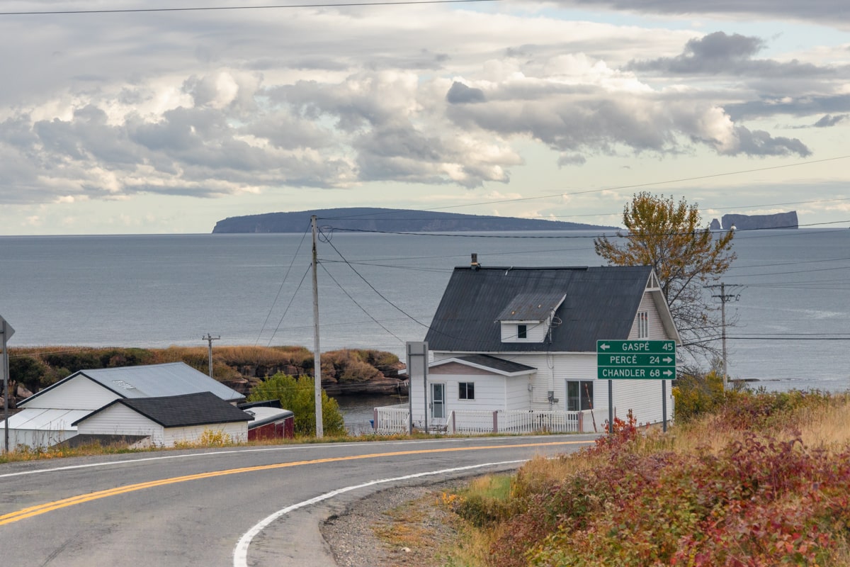 Panneau indiquant Gaspé et Percé