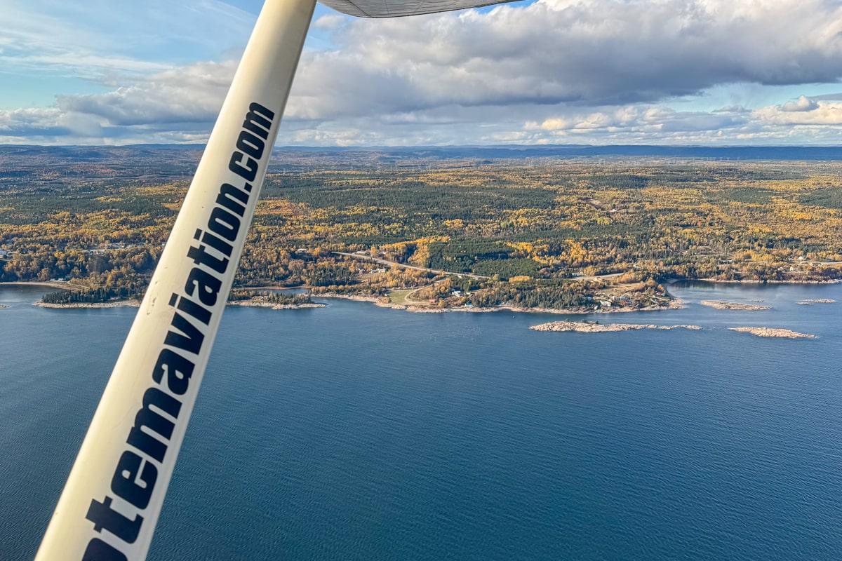 Vue sur le Saguenay lors d'un vol en avion