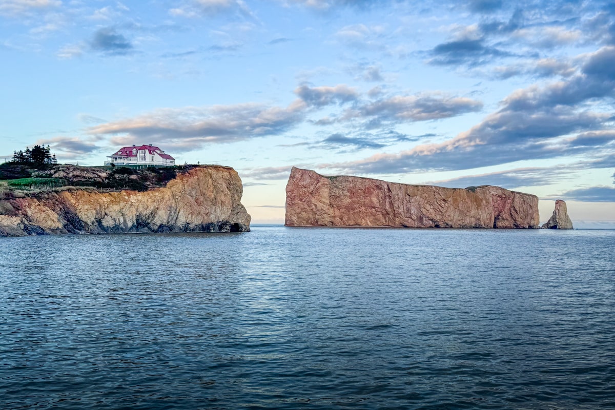 Vue sur le littoral et le rocher percé