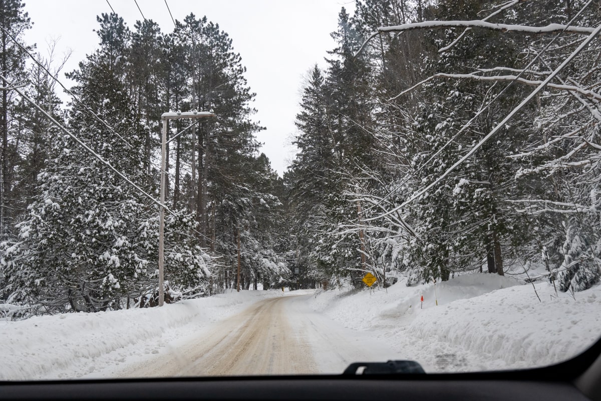 Route québécoise sous la neige