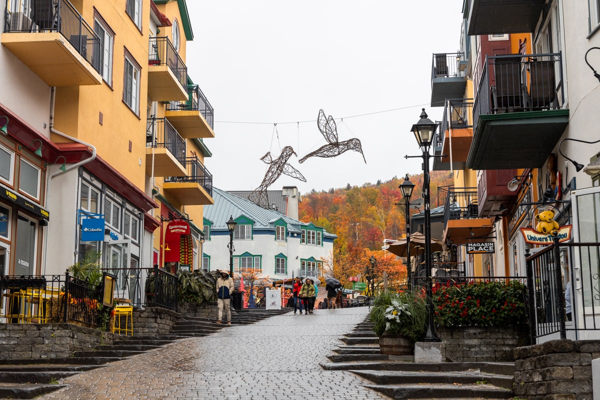 Se balader dans les rues piétonnes de Mont Tremblant