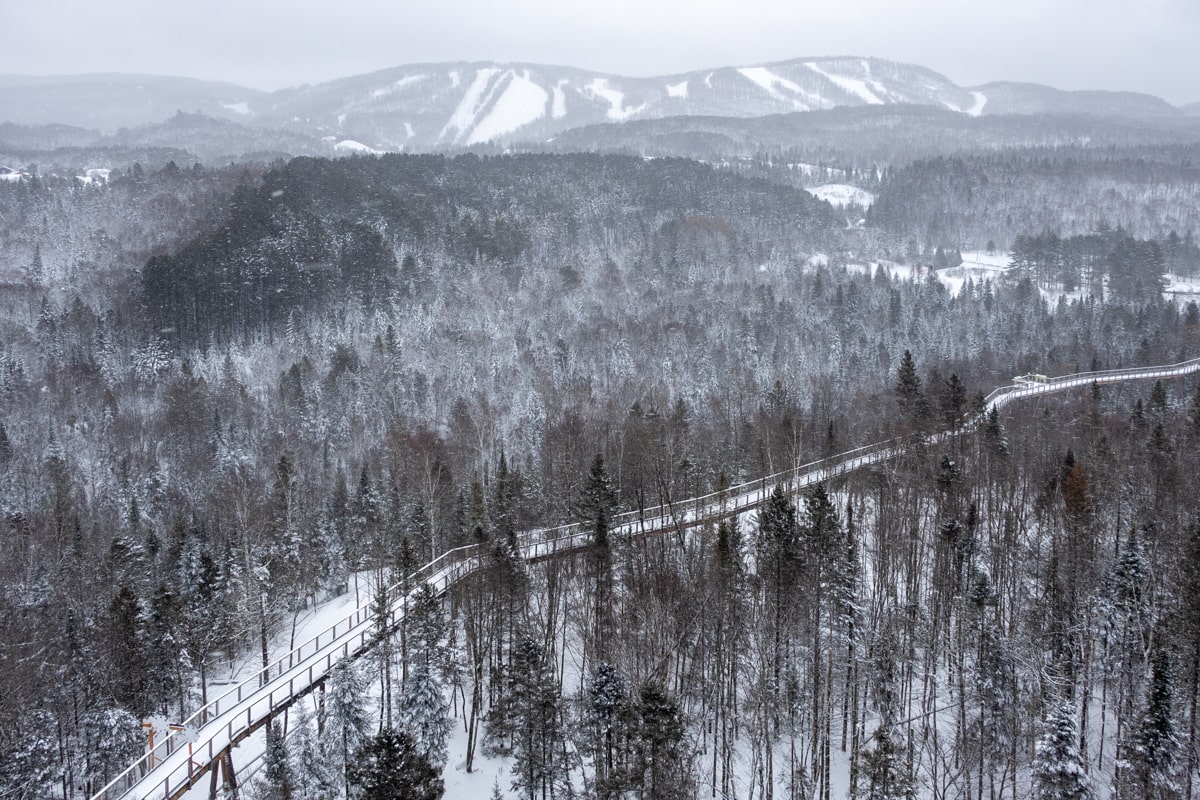 Le sentier de Cimes sous la neige en hiver