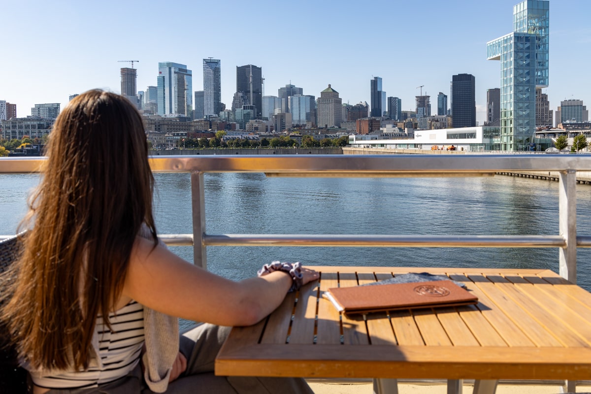 Photo de la vue sur le Vieux-Montréal depuis le bateau