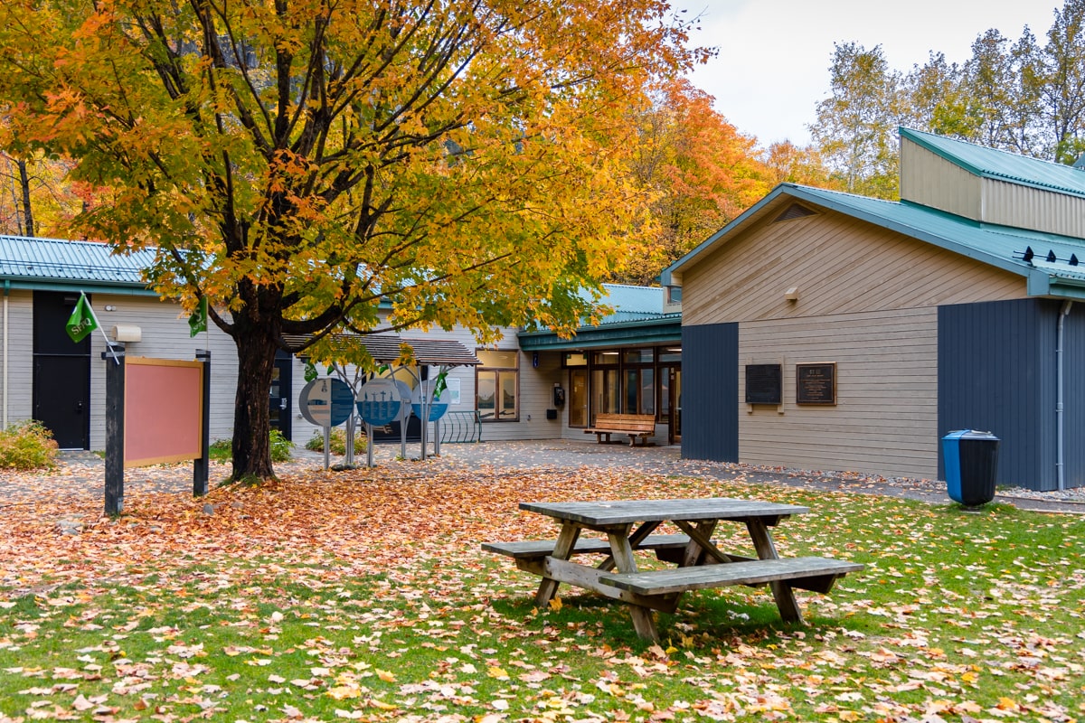 Centre de loisir et d'information dans le parc national du fjord du Saguenay