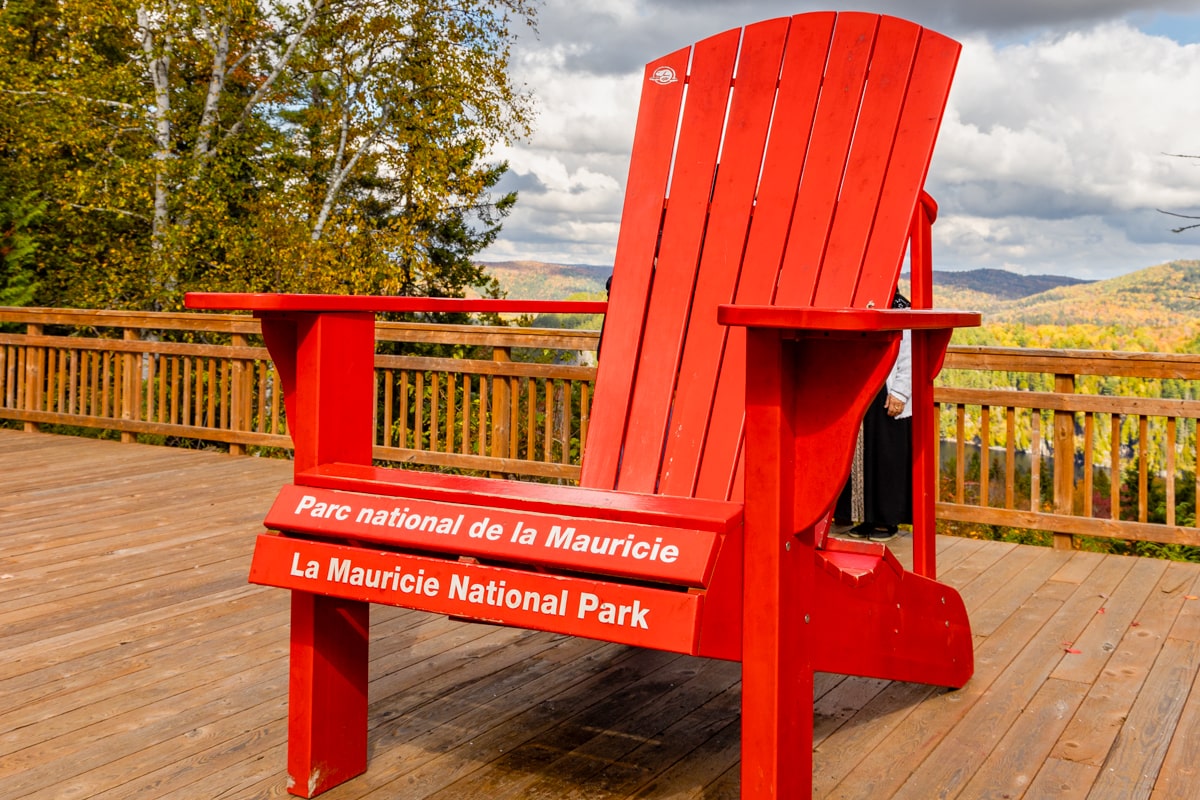 Chaise rouge, point de vue Québec
