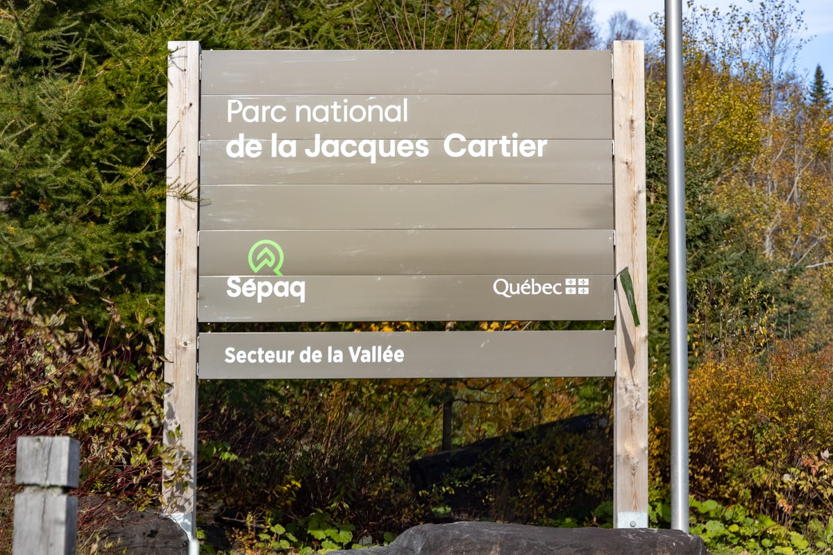 Panneau parc national de la Jacques Cartier au Québec